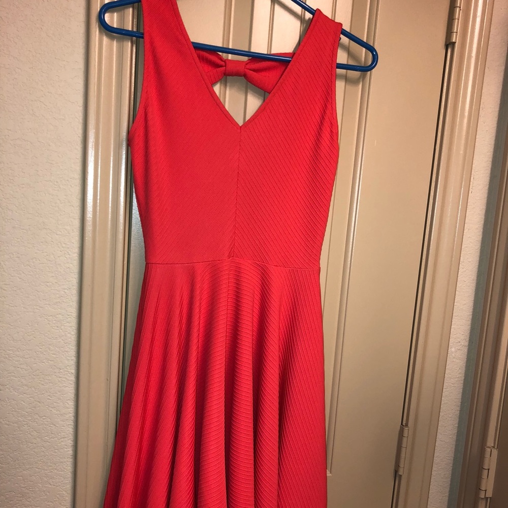 NWT. Beautiful Flirty Bow Coral Summer Dress.